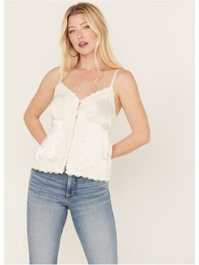 Shyanne Women's Button Front Lace Trimmed Tank Top. Size large.